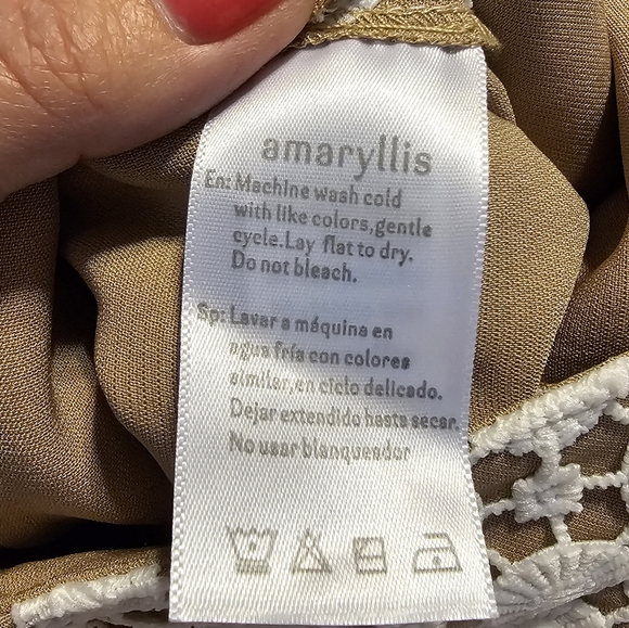 Amaryllis Women's Shorts - Picture 4 of 6